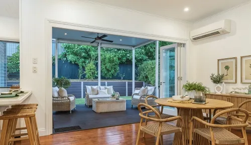 Luxury Queensland Awaits! Sleeps 8, 3 car parks - Wifi