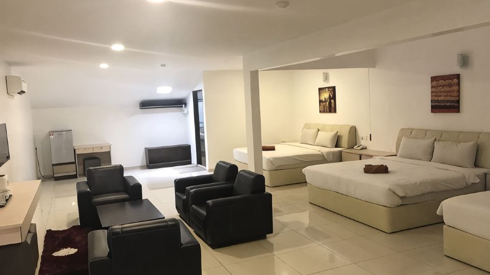 Peach Hill Hotel
