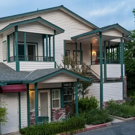 Grass Valley Courtyard Suites
