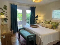 Charming 2-bedroom cottage in downtown Mount Dora with RV parking, pets welcome - 주방