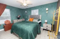 Downtown Orlando Creative Oasis- Hand Painted Murals & Free Parking. - บังกะโล