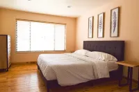 Huge 8Br for 20+: 6 Kings, Hot Tub, Cinema, Arcade, Pool Table & Big Parking