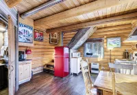 Log Cabin with Amazing Mountain & Lake Views  (allergy-friendly) - Homestays