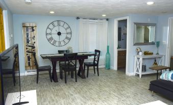 Modern Beachside Space - Near Boston/Airport/Train