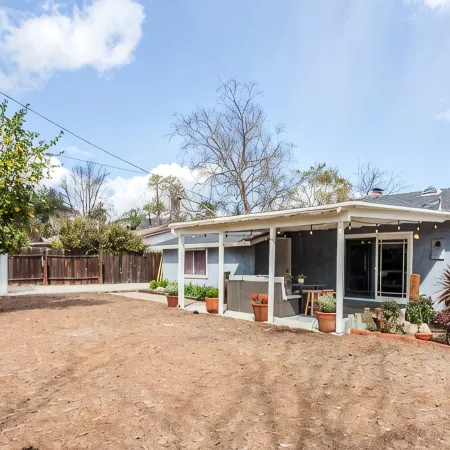 Modern Newbury Park Home| Netflix| Quiet| Safe| Meticulously Clean