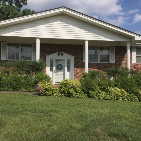 Cozy Rosecrest Suite, 1 min to I-75, full kitchen, sleeps 4, Safe area