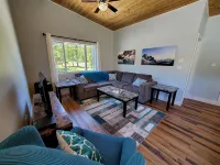 Meadow View Guest House, covered parking and only 10 minutes from ski hill - Hot Springs