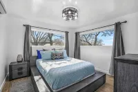 Rare Modern Beachfront Lake House on Lewisville Lake with Hot Tub, Deck & BEACH - 4-Star