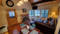Minutes from Downtown Truckee! Biking, hiking, shopping, restaurants...