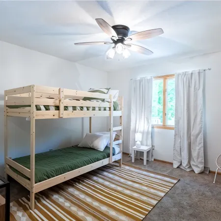 Relaxing Neighborhood Close To Trails, Parks, Lakes, Shops, Restaurants & More!