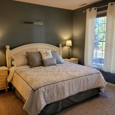 Minutes from Bethany Beach, sleeps 14, pools, golf, tennis beach shuttle & more