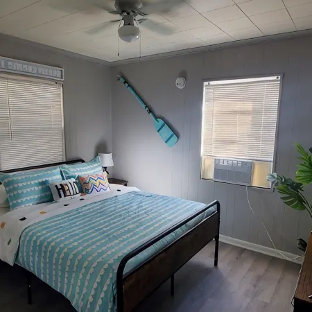 2 bedroom Coastal bungalow minutes from St Simons
