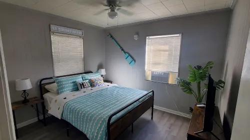 2 bedroom Coastal bungalow minutes from St Simons - 2-Star