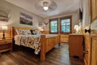 Ladybug Lodge - Hot Tub, Fire Pit, Pool Table - 4-Star