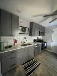 "The Hideaway 2" Charming 2-bedroom house in delightful Farmington with WiFi, AC - Homestays