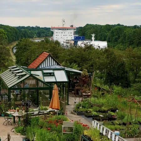 Historic, beautiful holiday home, right on the Kiel Canal
