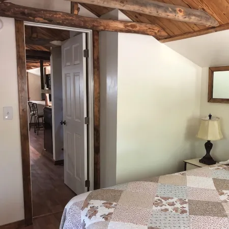 Newly Restored Vintage Cabin Near Bryce, Grand Staircase. Great Views!