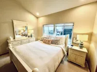 Elegant Coastal Retreat with Ocean Views, Hot Tub & Dog Friendly - Boutique