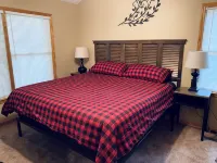 4BR & 3.5BA Cabin near Toccoa River with Hot Tub and Game Room! - 2-Star
