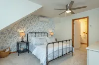 Mtn Cabin with Views, Hot Tub+Grill, Wood Stove, WiFi, Private & Close to Town. - Chalets