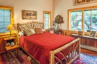 Adirondack Great Camp style home on beautiful Blue Mountain Lake - Homestays
