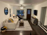 The Bluebird- Bungalow w Spa & Outdoor Living - 4つ星