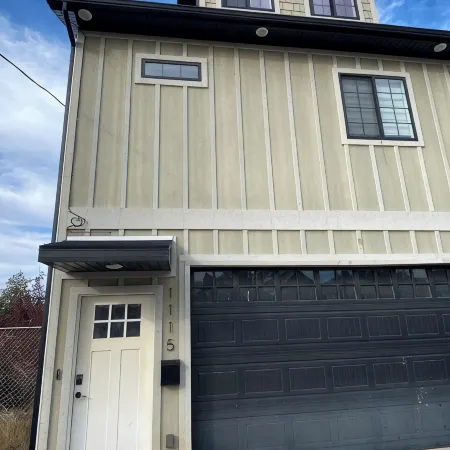 Located in Downtown Evanston, Walking distance to food, shops, and Train Depot.
