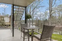 Waterfront Home - Hot Tub, Dock, Fire Pit, Boat - Balkoner