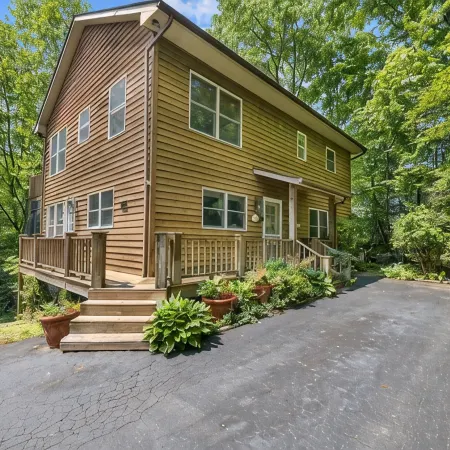 Treetop Montreat/Blk Mtn 5BR /4BA cabin w/Creek just 20 minutes to Asheville!