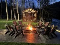 Bearly Awake cabin- family-friendly, riverfront & minutes from East Branch Lake. - Chalets