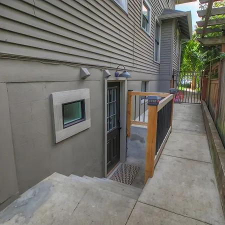 Clean, modern basement suite in Tacoma