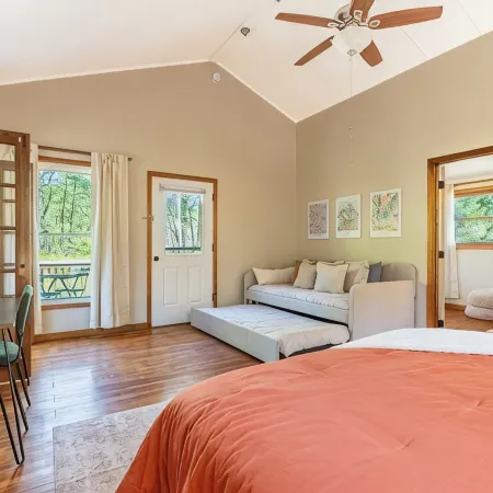 Cottage - 15 Min to Avl - Creek, Hot Tub, Fire Pit