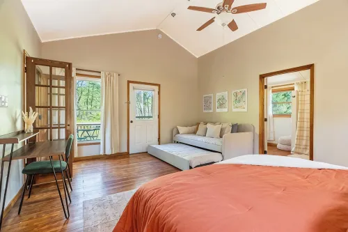 Cottage - 15 Min to Avl - Creek, Hot Tub, Fire Pit - 무료 와이파이