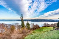 Awesome 5 bedroom, 4 bathroom, waterfront home with beautiful views and sauna. - Bungalows