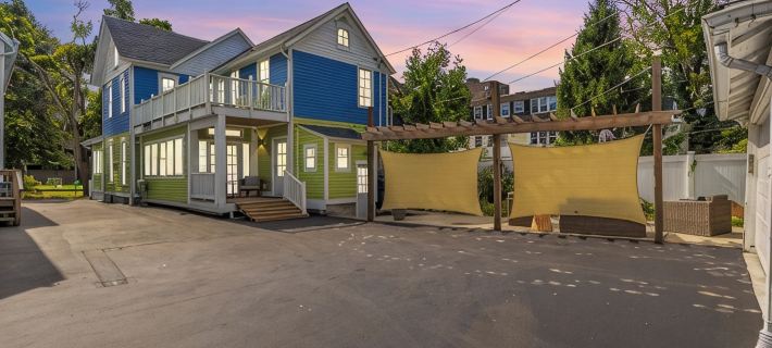 Luxury 3BR, 2 Full + 2 Half Baths / Walk to Elmwood / Garage / EV Charger / AC Hotels in Buffalo