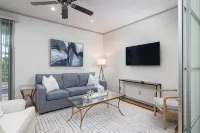 Modern Luxury Downtown Condo - 4-Star