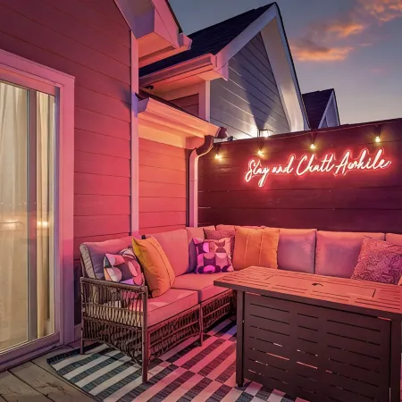 Lookout Getaway: Luxury 4 Bedroom, Rooftop Deck