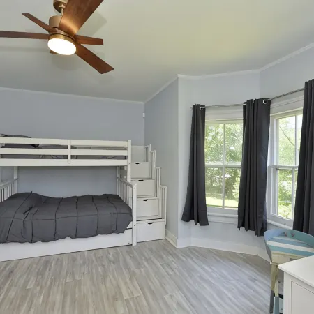 Entire 1 Bedroom Apartment in Lovely Family Vacation Lake House. Pets welcome!