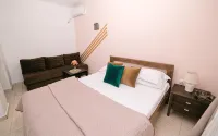 Comfort Apartment with Sea view & Pino - 民宿
