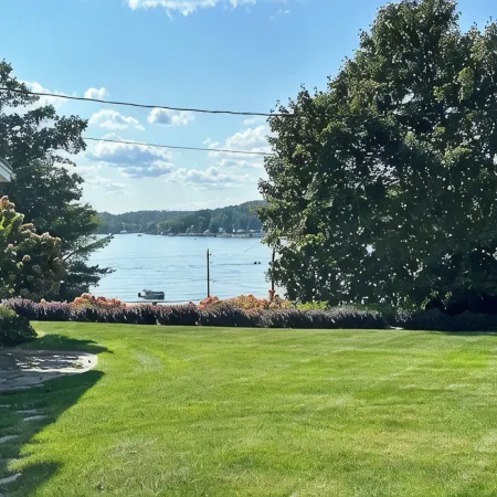 BullFrog cottage, Harveys Lake, PA - Spectacular lakefront presence and view!