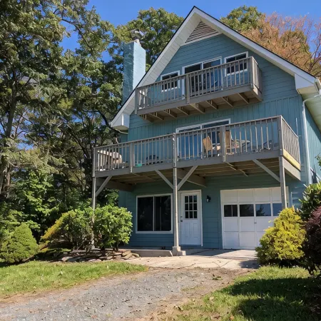 Big Views, Hot Tub, Dog Friendly, 5min to BR