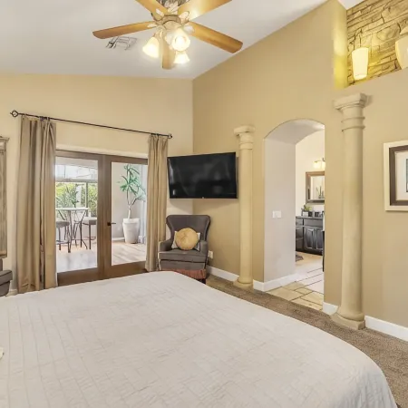 Very private, upgraded family friendly  getaway w/pool & luxurious hot tub!