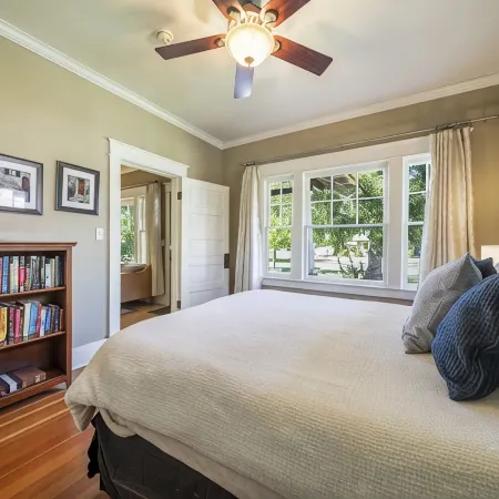 Historic Craftsman Bungalow, Just Steps to Downtown ~HOT TUB!~