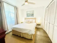 Beach Chair & Umbrella Service, Private Beach, Woof ok, BBQ, Pools, Pickle Ball! - Bungalows