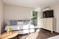 Serene Creekfront Cabin 2000 Sqft | 20Min to Yosemite - 陽台