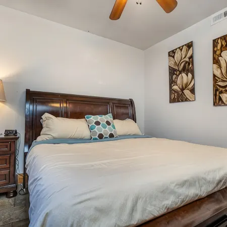 Impressive Private 2BR Suite w/Parking Univ Area