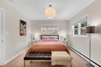 Benelo | Midcentury Modern Single-Level Home, 3 BR - Bintang 4