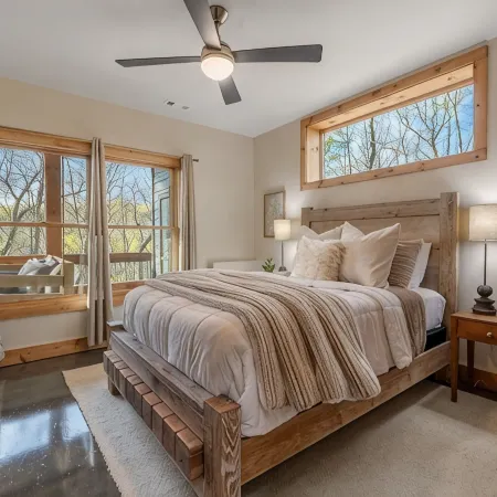 Enchanted Ridge Retreat: Family friendly, peaceful property, hot tub, sleeps 10