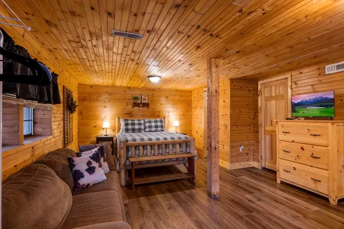 3 minutes to parkway!! Hot tub!! Flat driveway!! - Chalets
