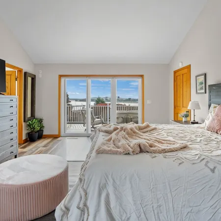 Renovated home w/ breathtaking views of the bay and new hot tub